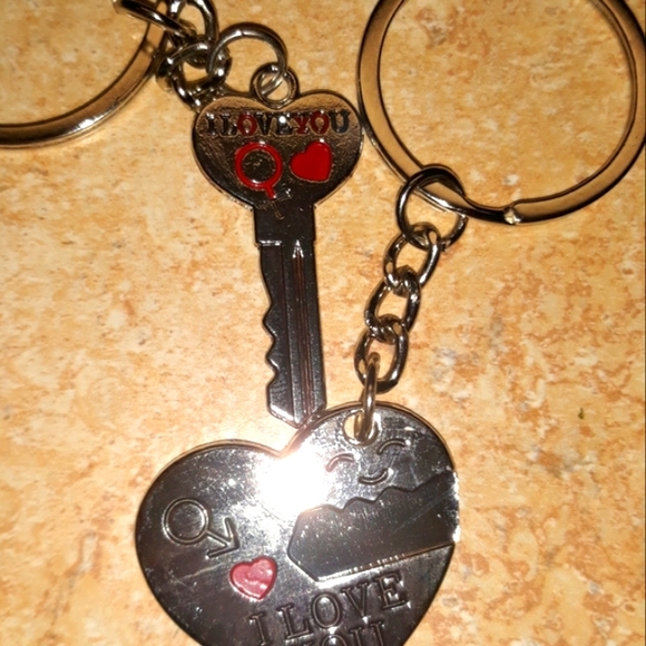 Adorable HEART I LOVE YOU KEYCHAIN - Picture 2 of 9
